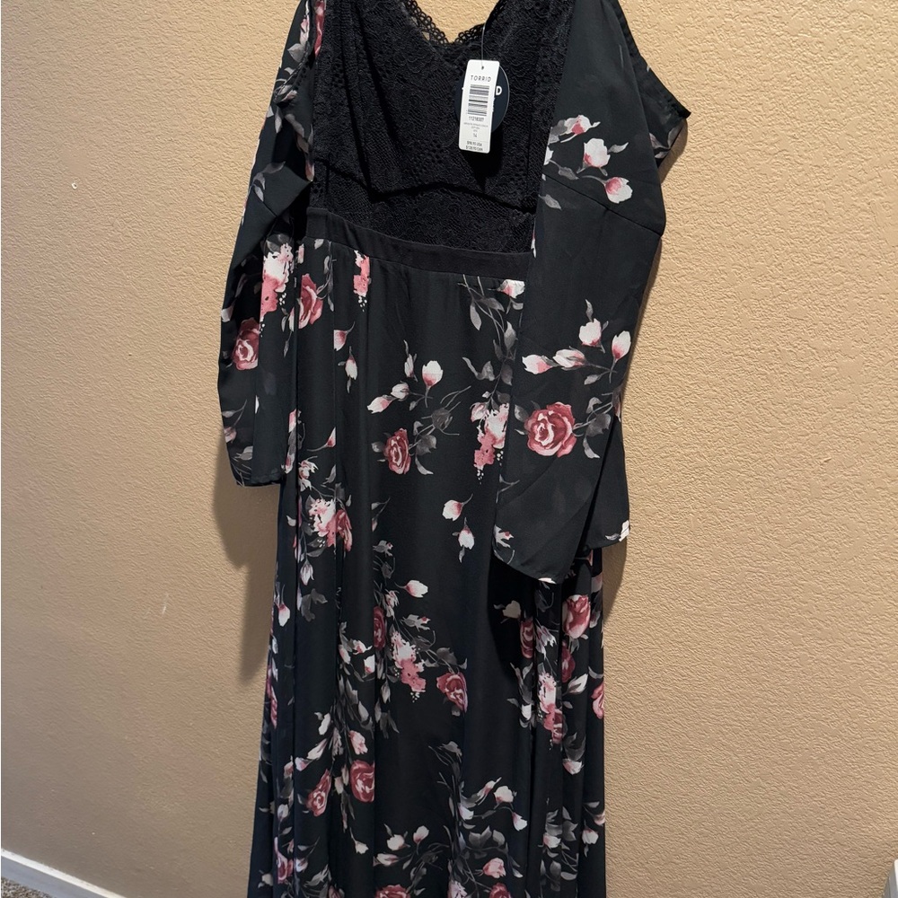Runway Collection - Black Floral Lace Maxi Dress